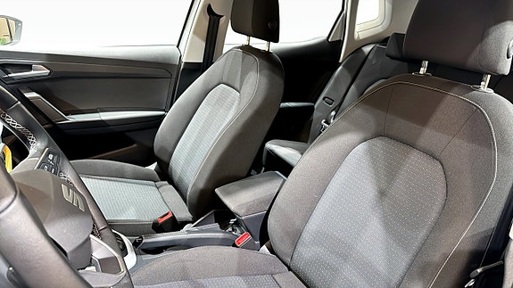 Seat Arona 8 of 17