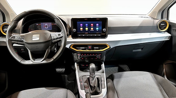 Seat Arona 10 of 17
