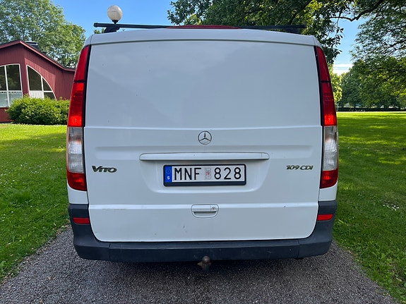 Mercedes-Benz Vito 109 4 of 5