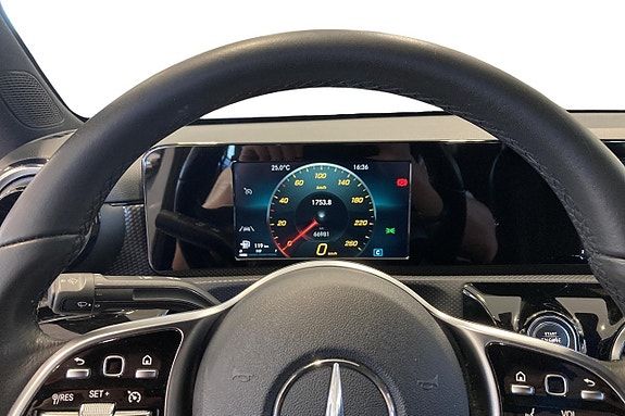 Mercedes-Benz A200 6 of 16