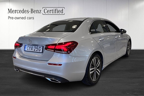 Mercedes-Benz A200 4 of 5