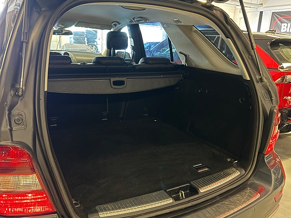 Mercedes-Benz ML350 21 of 26