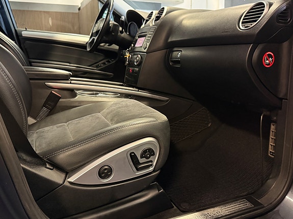 Mercedes-Benz ML350 25 of 26