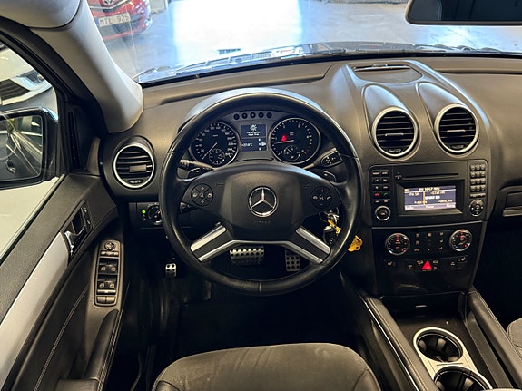 Mercedes-Benz ML350 20 of 26