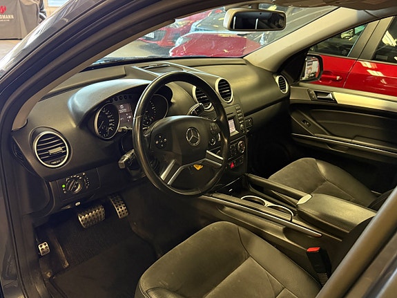 Mercedes-Benz ML350 14 of 26