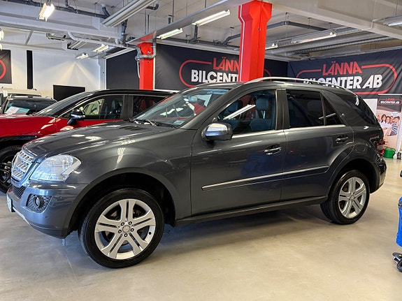 Mercedes-Benz ML350 3 of 5