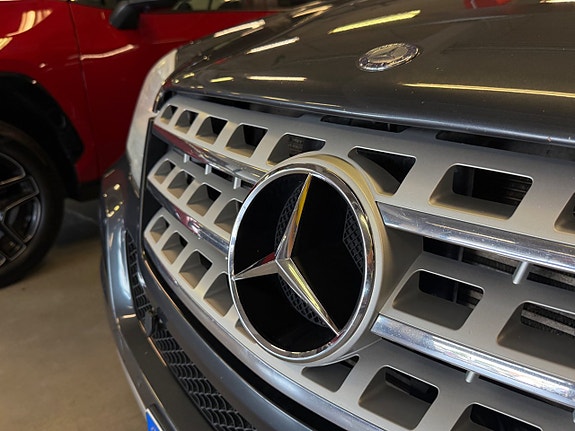 Mercedes-Benz ML350 13 of 26