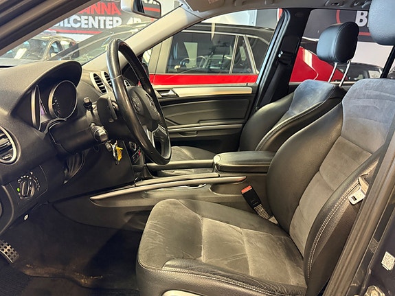 Mercedes-Benz ML350 15 of 26