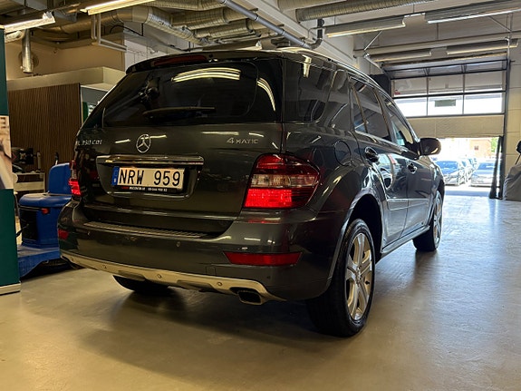 Mercedes-Benz ML350 6 of 26