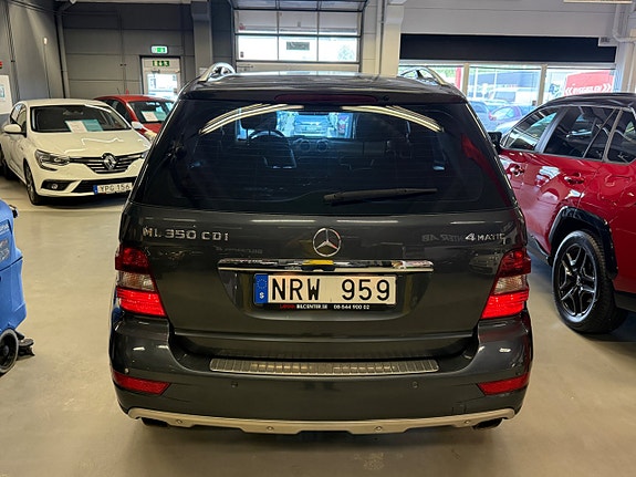 Mercedes-Benz ML350 7 of 26