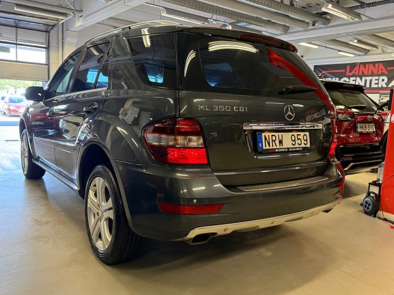 Mercedes-Benz ML350 8 of 26
