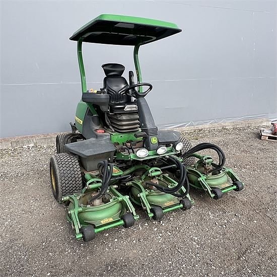 John Deere 8800 Terrain Cut - Video 5 of 26