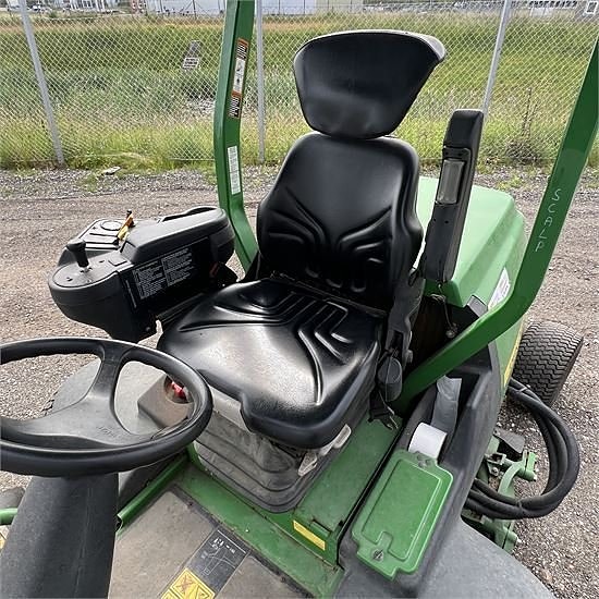 John Deere 8800 Terrain Cut - Video 13 of 23
