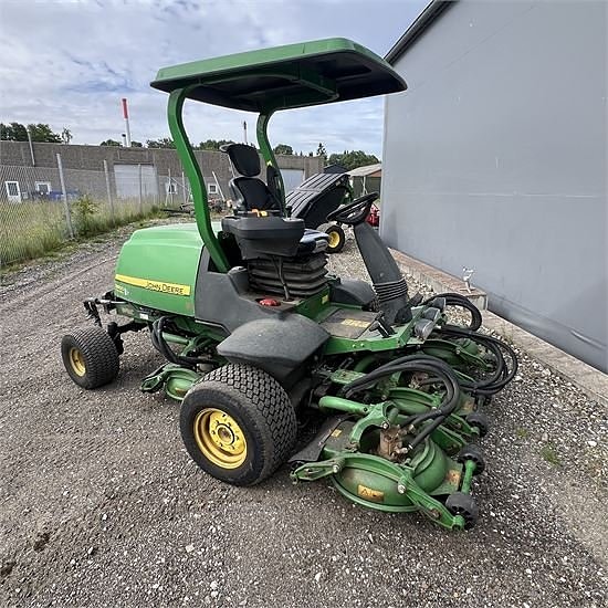 John Deere 8800 Terrain Cut - Video 4 of 23