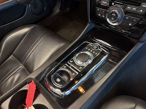 Jaguar XKR 19 of 21