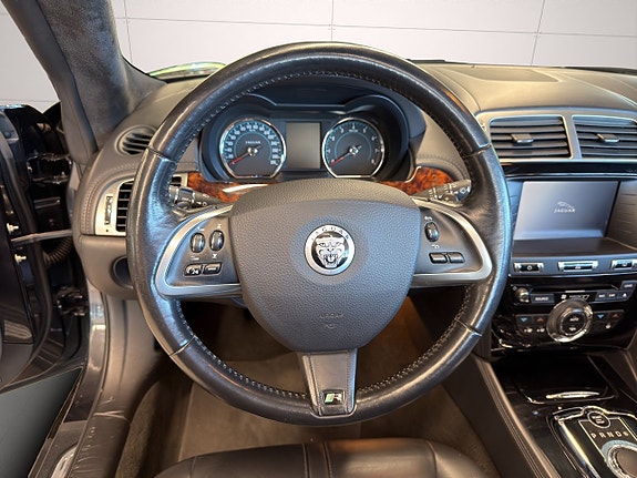 Jaguar XKR 12 of 21