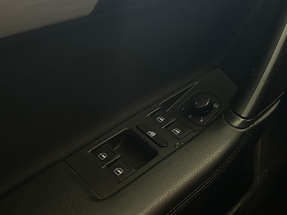 Volkswagen Passat Alltrack 10 of 20