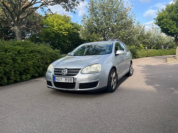 Volkswagen Golf V 2 of 12