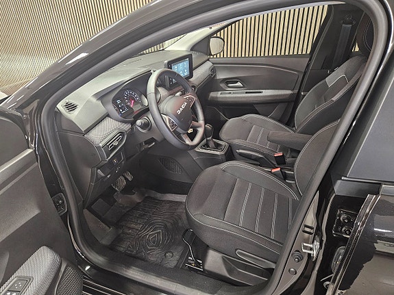 Dacia Sandero 7 of 11