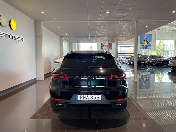 Porsche Macan 8 of 20