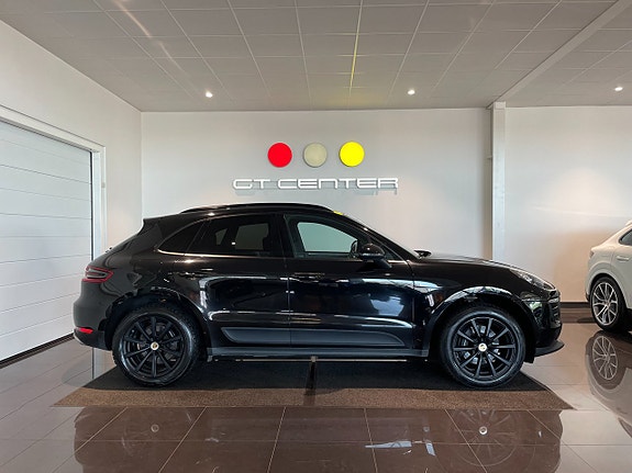 Porsche Macan 2 of 20