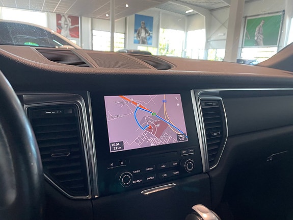 Porsche Macan 4 of 9