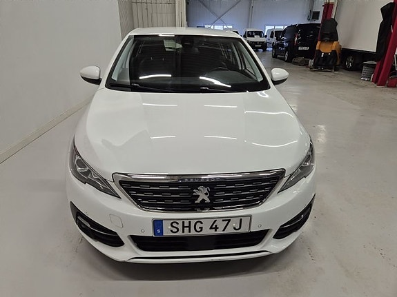 Peugeot 308 2 of 10