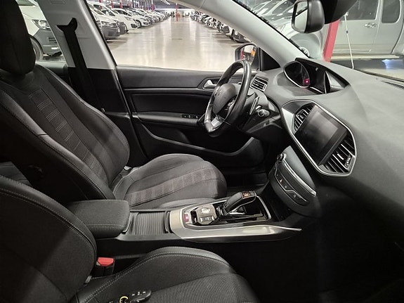 Peugeot 308 4 of 10