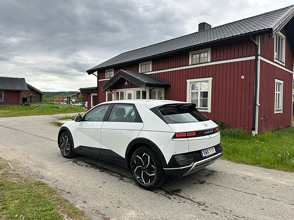 Hyundai Ioniq 5 2 of 4