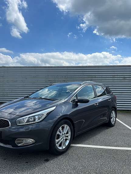 Kia Ceed 2 of 5