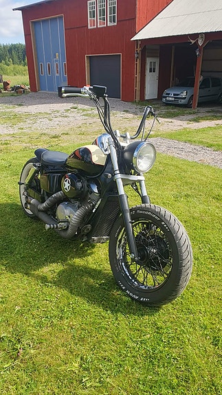 Honda VT750C Shadow 2 of 4