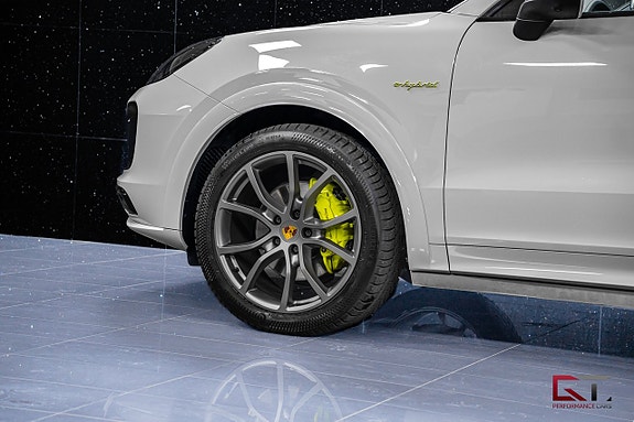Porsche Cayenne 5 of 5