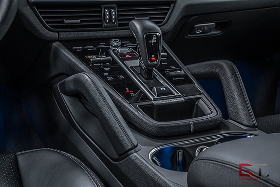 Porsche Cayenne 16 of 20