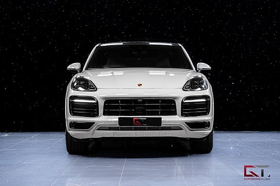 Porsche Cayenne 3 of 5