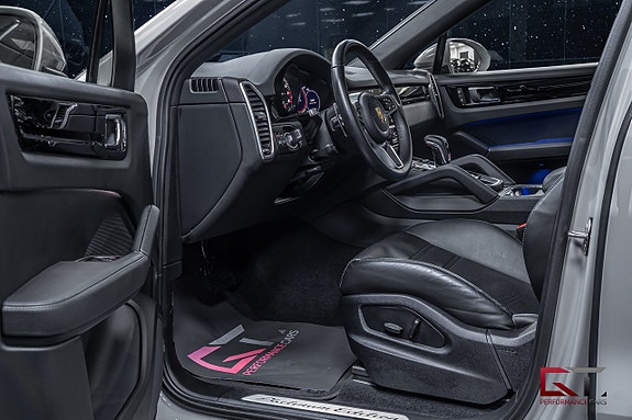 Porsche Cayenne 9 of 20