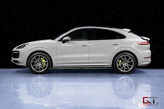 Porsche Cayenne 4 of 5