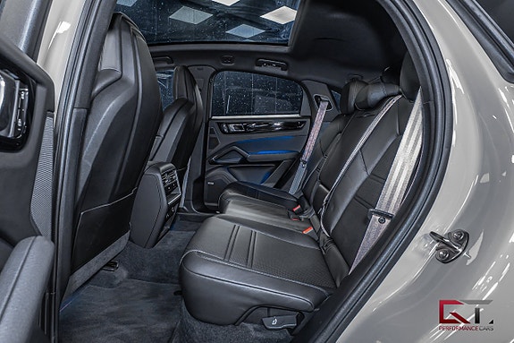 Porsche Cayenne 18 of 20
