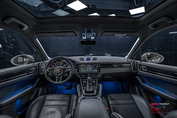 Porsche Cayenne 15 of 20