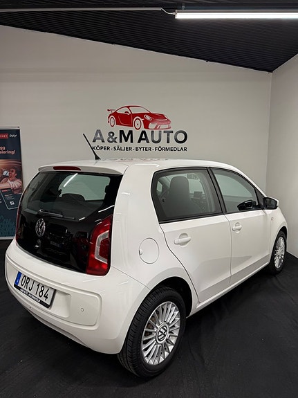 Volkswagen UP! 4 of 5