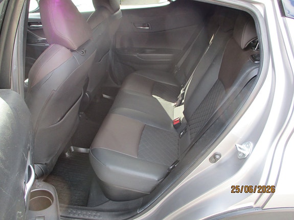 Toyota C-HR 5 of 5