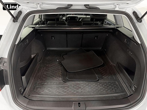 Volkswagen Passat 12 of 20