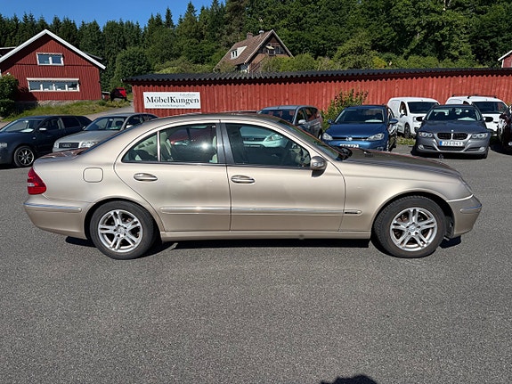 Mercedes-Benz E240 5 of 5