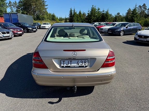 Mercedes-Benz E240 4 of 5