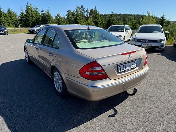 Mercedes-Benz E240 3 of 5
