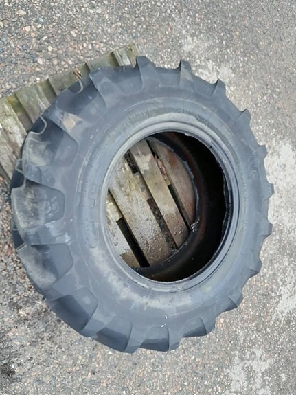 Michelin 13,6R24 Däck 3 of 4