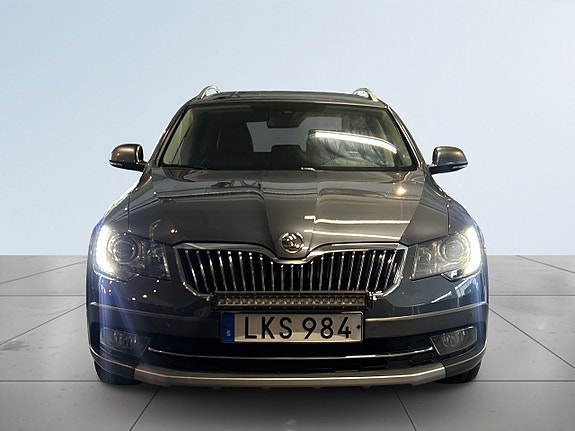 Skoda Superb 2 of 5
