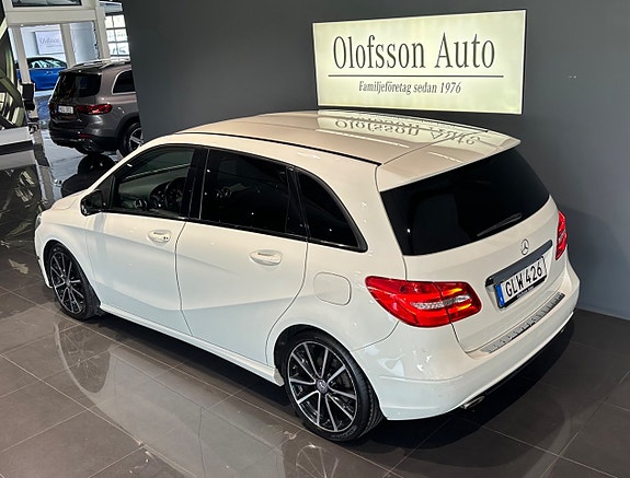Mercedes-Benz B180 4 of 5