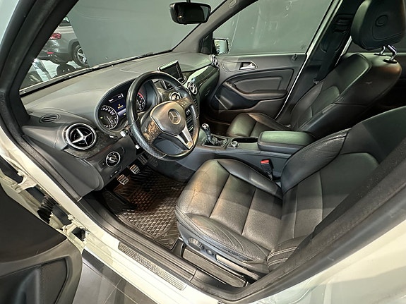 Mercedes-Benz B180 9 of 14