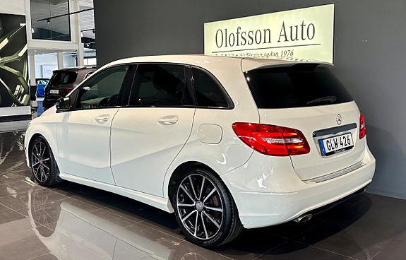 Mercedes-Benz B180 3 of 5