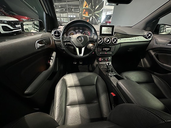 Mercedes-Benz B180 10 of 14